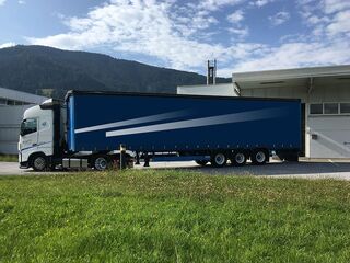 LKW beim Werbemittellager