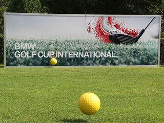 Sternath Werbung beim Golf spielen