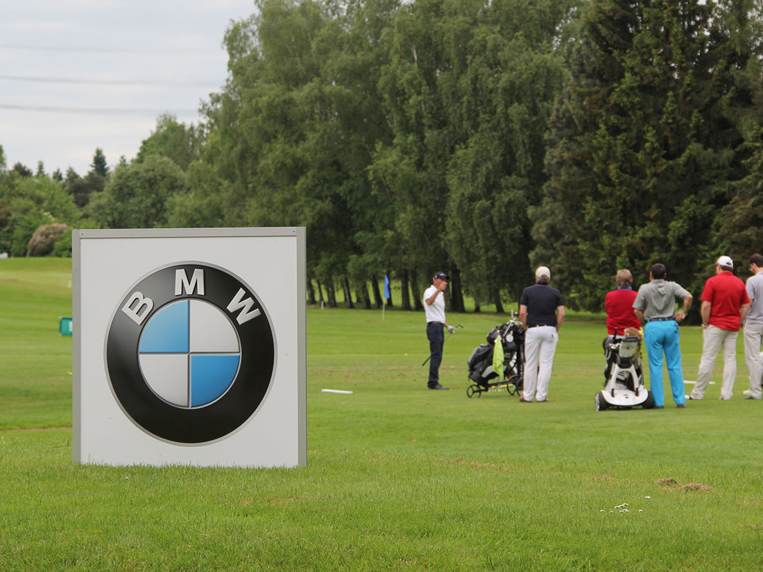 Werbemittel am Golfplatz während Sportveranstaltungen